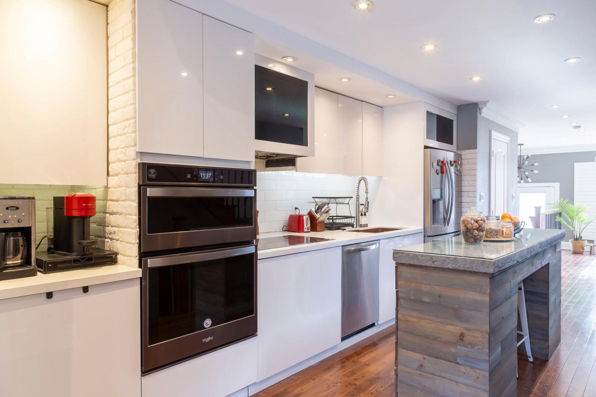 Beautiful 3br House In The Heart Of Greek Town Holiday home