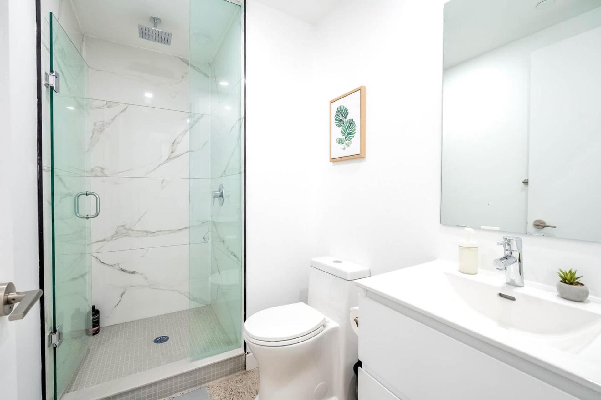 Spacious 2br - Regent Park Near Downtown Apartment