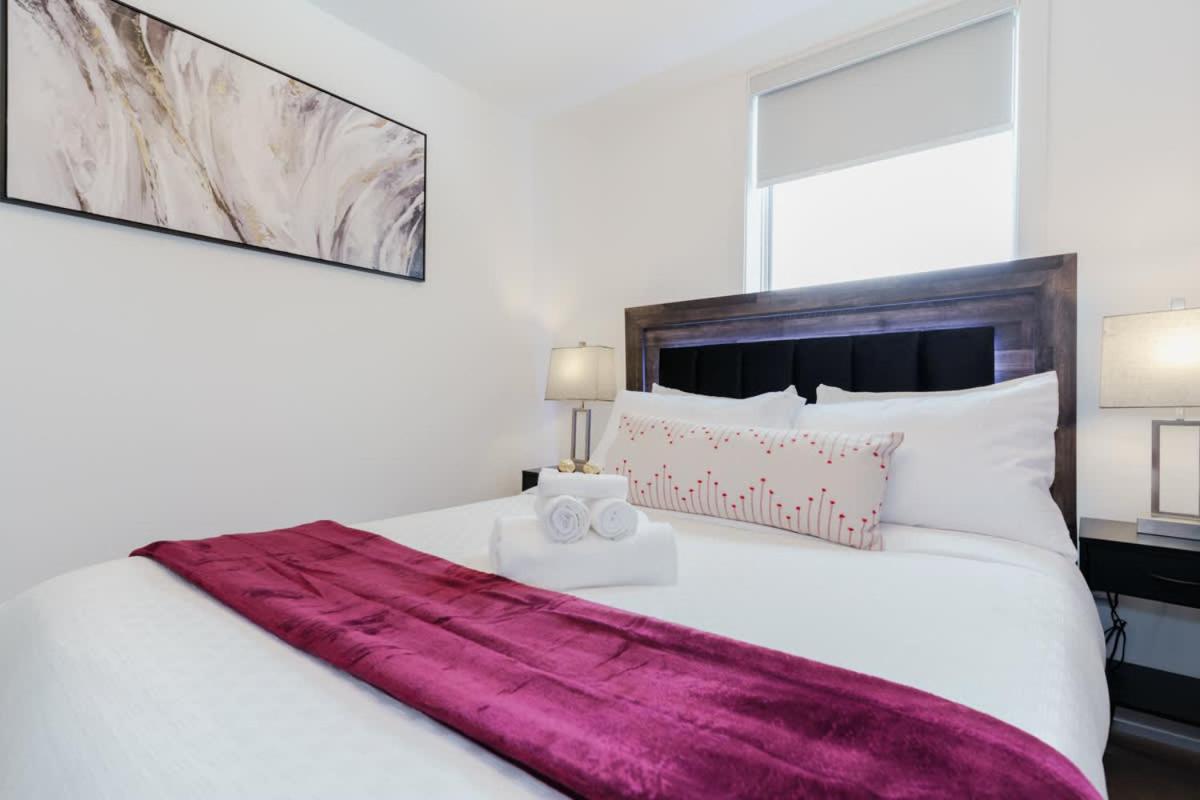 Hotel Spacious 3br For 10 W Patio Heart Of Toronto