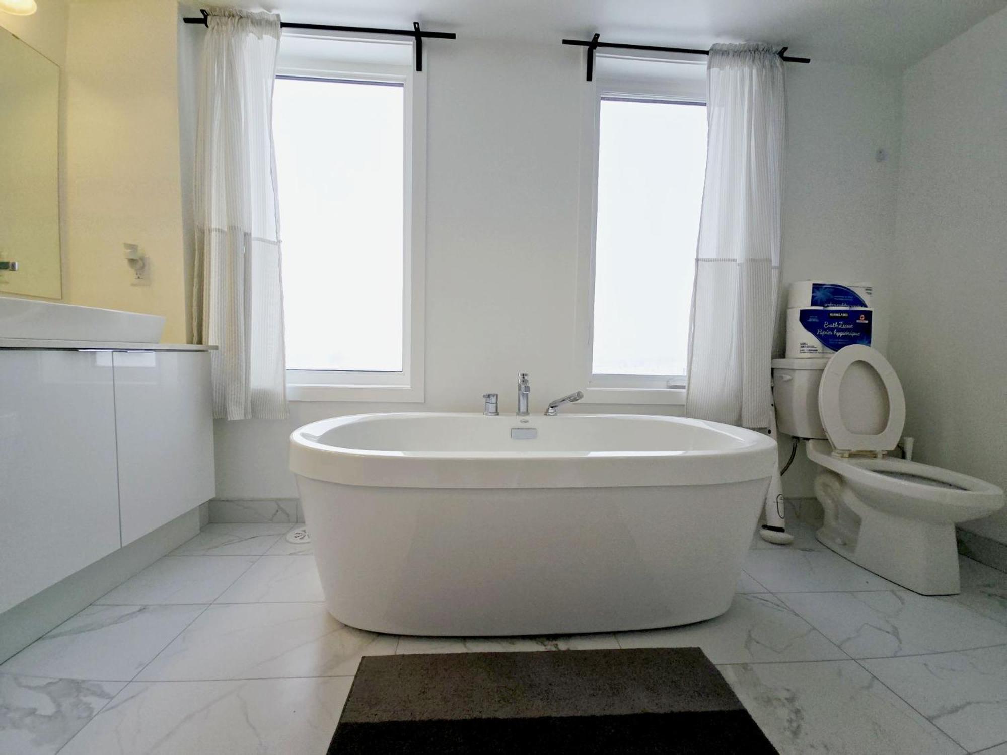 King Bed Tv Private Ensuite Retreat Bathroom Or Economical Double Bed