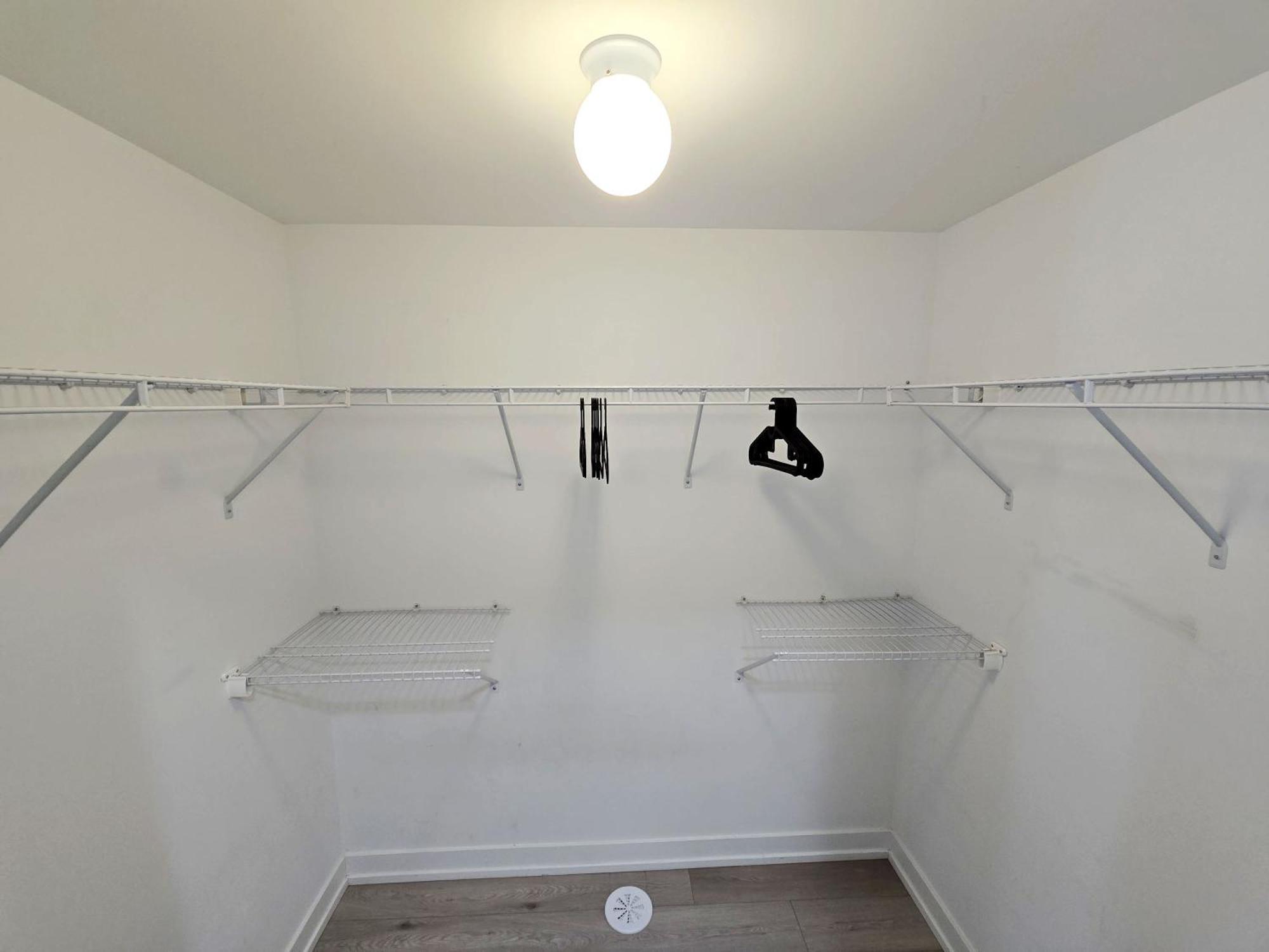 King Bed Tv Private Ensuite Retreat Bathroom Or Economical Double Bed Guest house Toronto