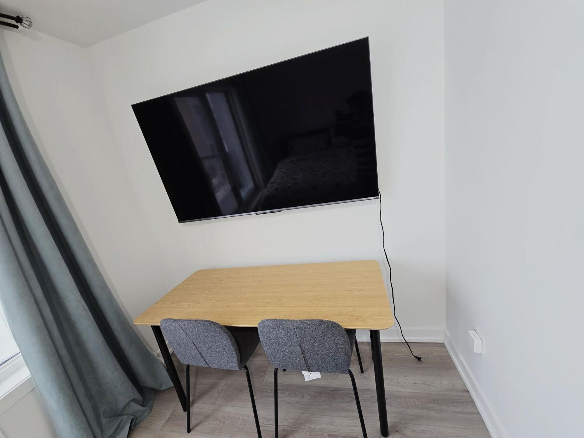 King Bed Tv Private Ensuite Retreat Bathroom Or Economical Double Bed *
