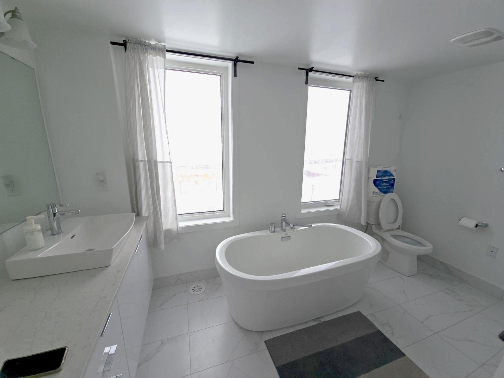 King Bed Tv Private Ensuite Retreat Bathroom Or Economical Double Bed Guest house