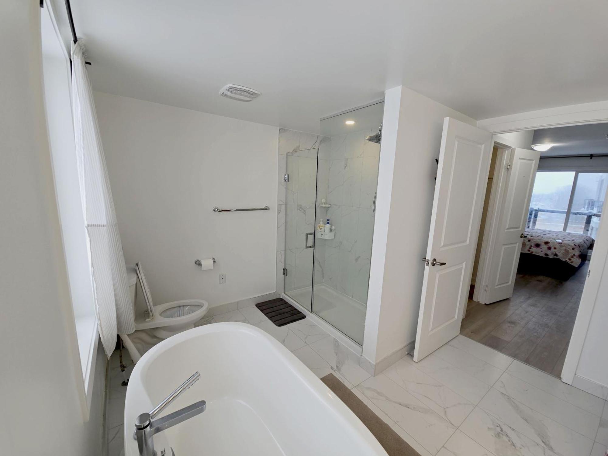 Guest house King Bed Tv Private Ensuite Retreat Bathroom Or Economical Double Bed