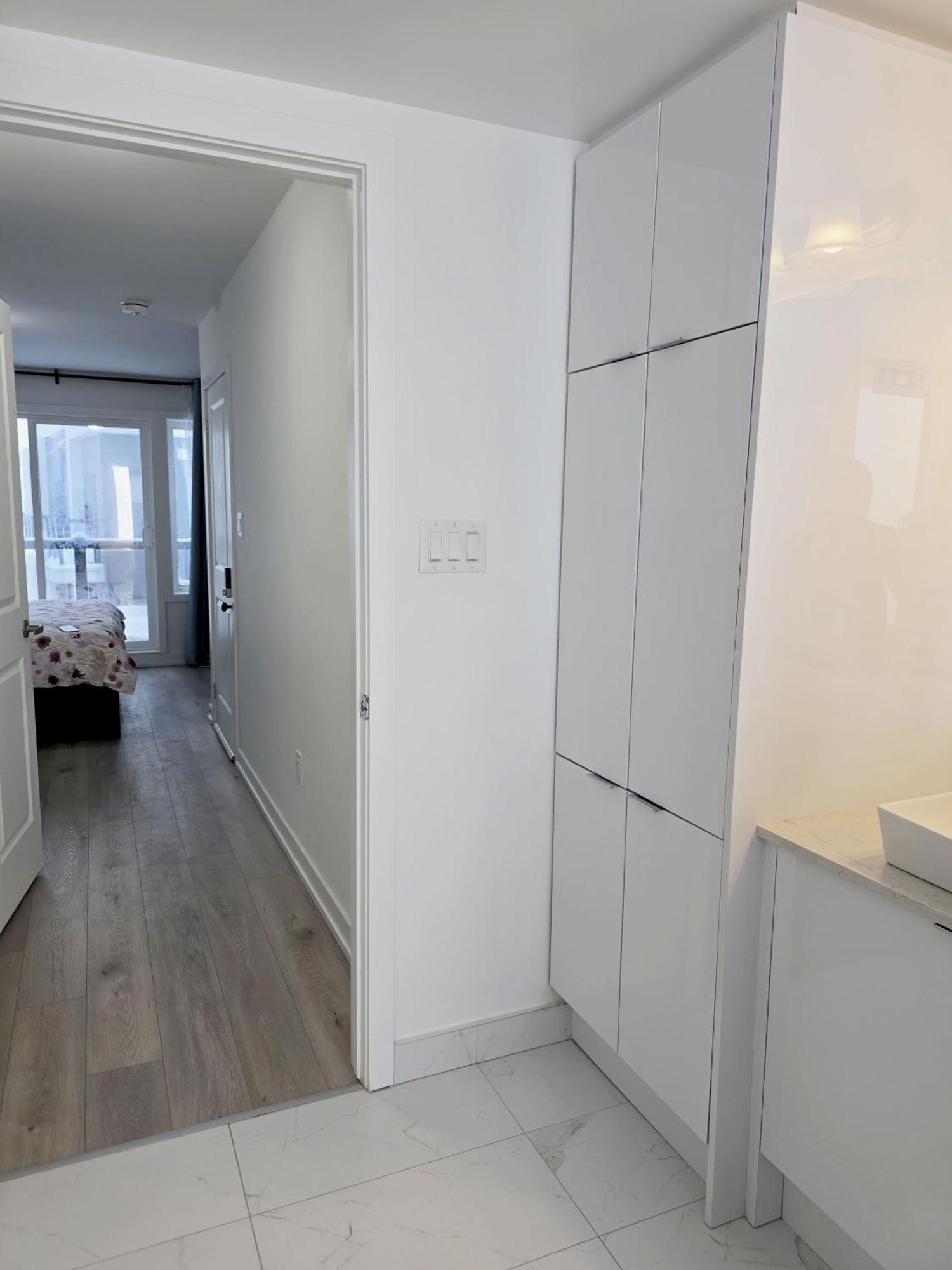 King Bed Tv Private Ensuite Retreat Bathroom Or Economical Double Bed Guest house *