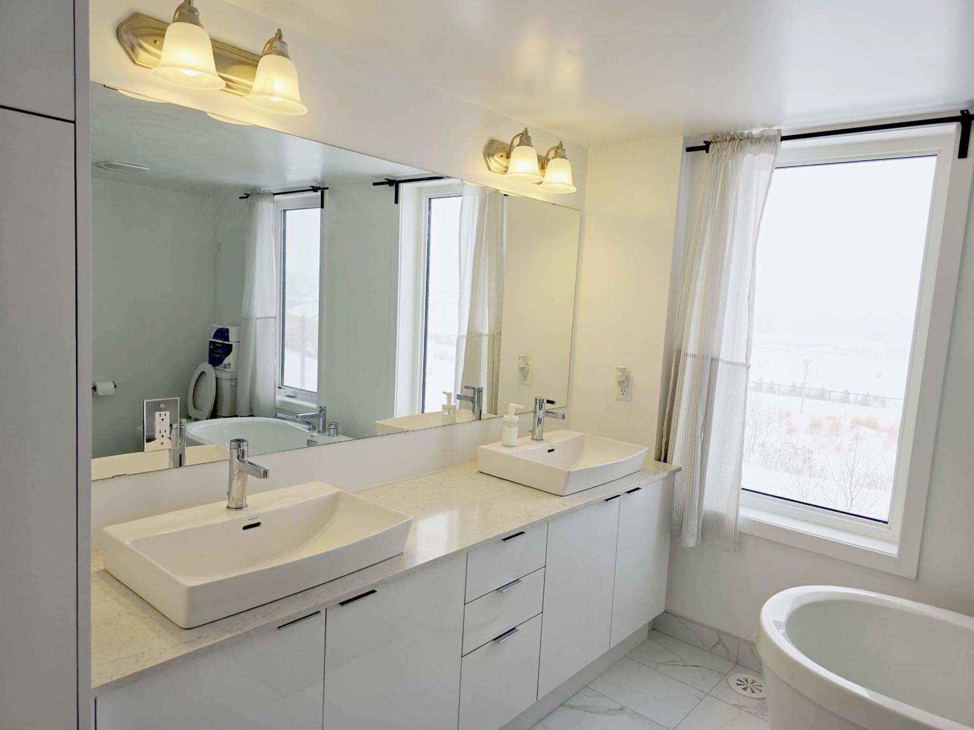 King Bed Tv Private Ensuite Retreat Bathroom Or Economical Double Bed *