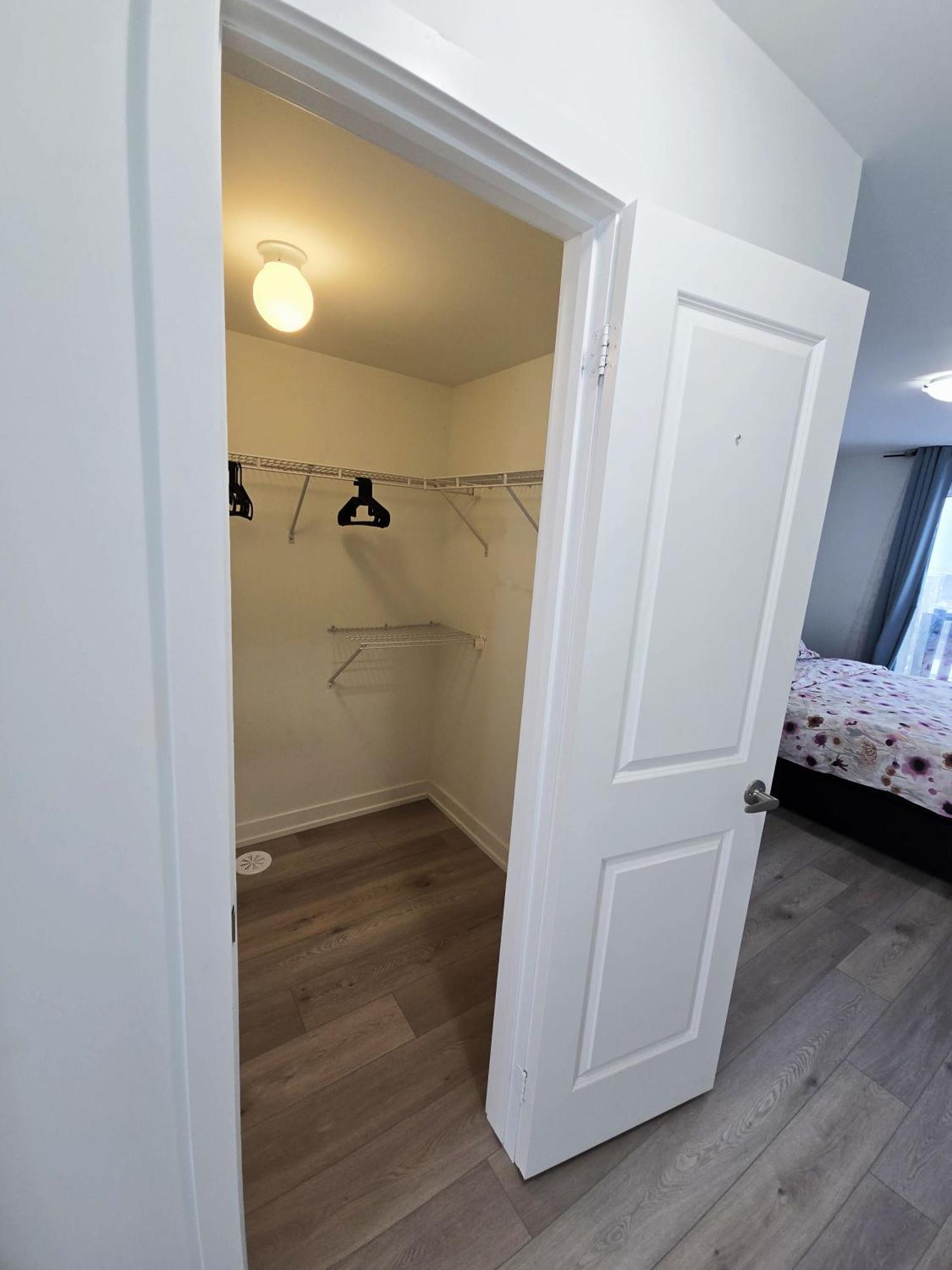 King Bed Tv Private Ensuite Retreat Bathroom Or Economical Double Bed Guest house *