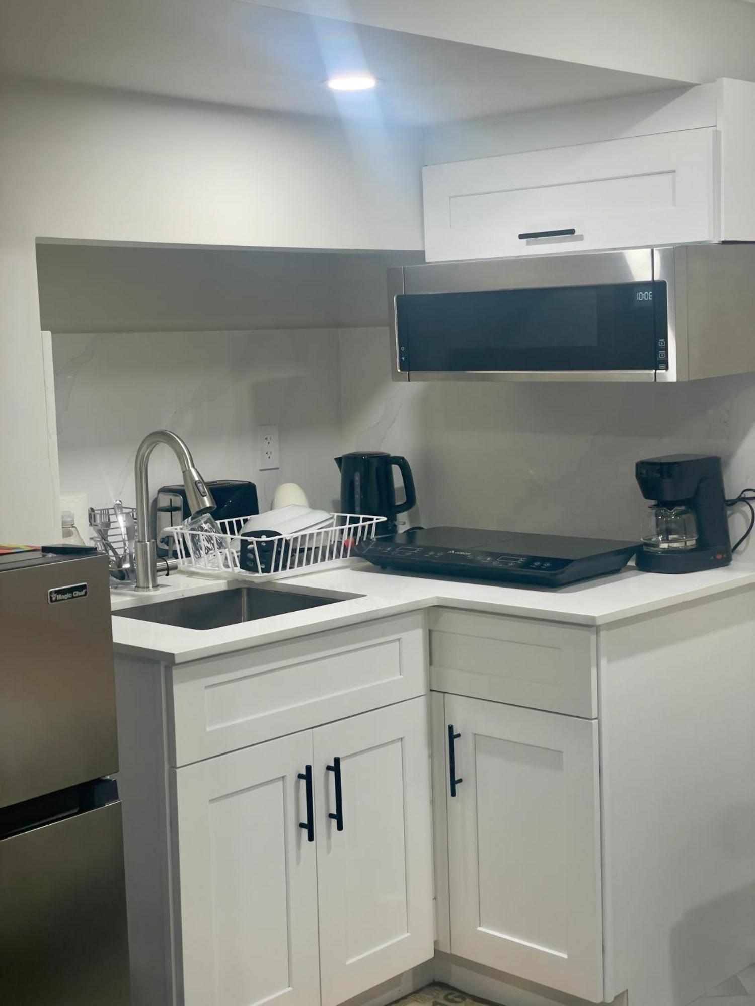 Cozy Basement With Free Parking In Homestay *