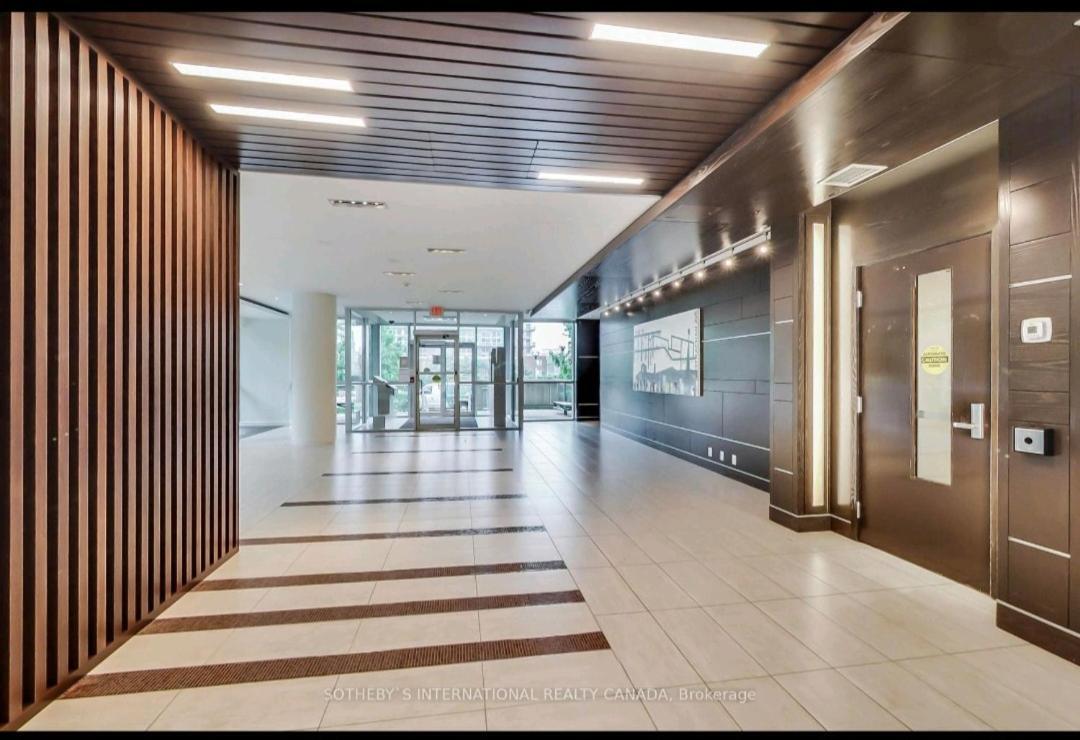 Downtown Spacious Lakeview 2 Beds Salt Water Pool Gym Free Parking * Toronto