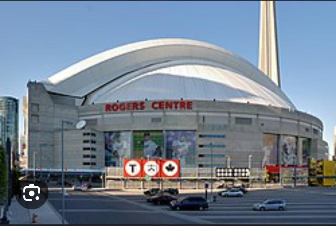 Downtown Spacious Lakeview 2 Beds Salt Water Pool Gym Free Parking Apartment Toronto