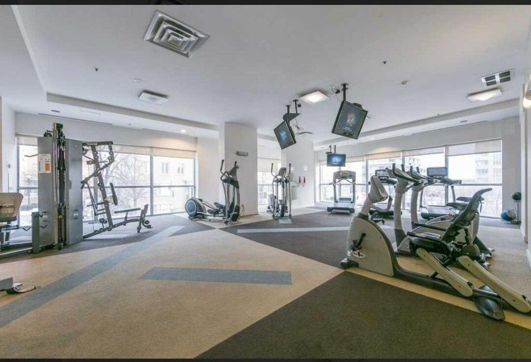 Apartment Downtown Spacious Lakeview 2 Beds Salt Water Pool Gym Free Parking *