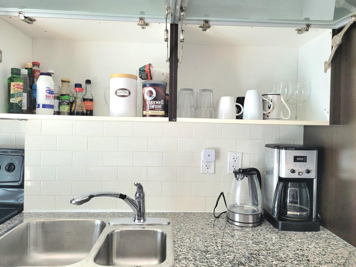 Apartment Downtown Spacious Lakeview 2 Beds Salt Water Pool Gym Free Parking Toronto