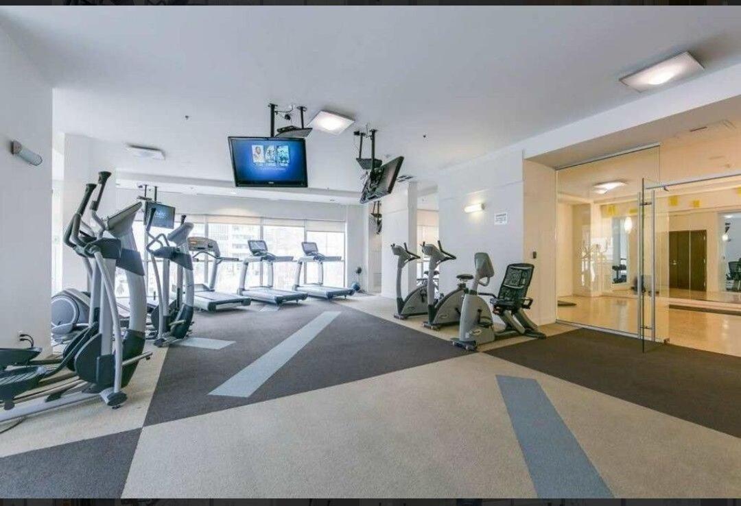 Downtown Spacious Lakeview 2 Beds Salt Water Pool Gym Free Parking Apartment Toronto