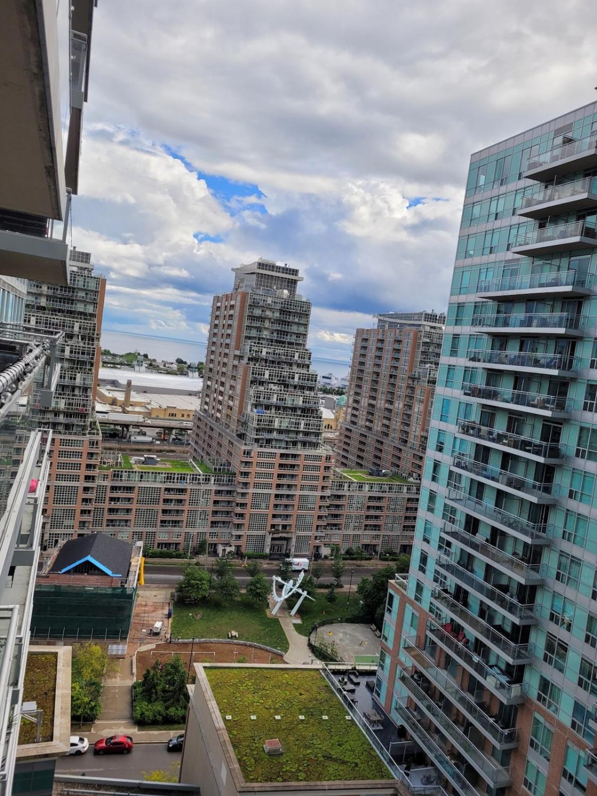 Apartment Downtown Spacious Lakeview 2 Beds Salt Water Pool Gym Free Parking Toronto