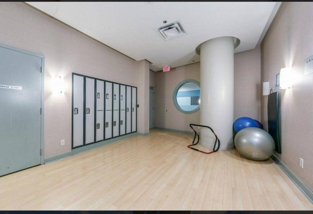 Downtown Spacious Lakeview 2 Beds Salt Water Pool Gym Free Parking *
