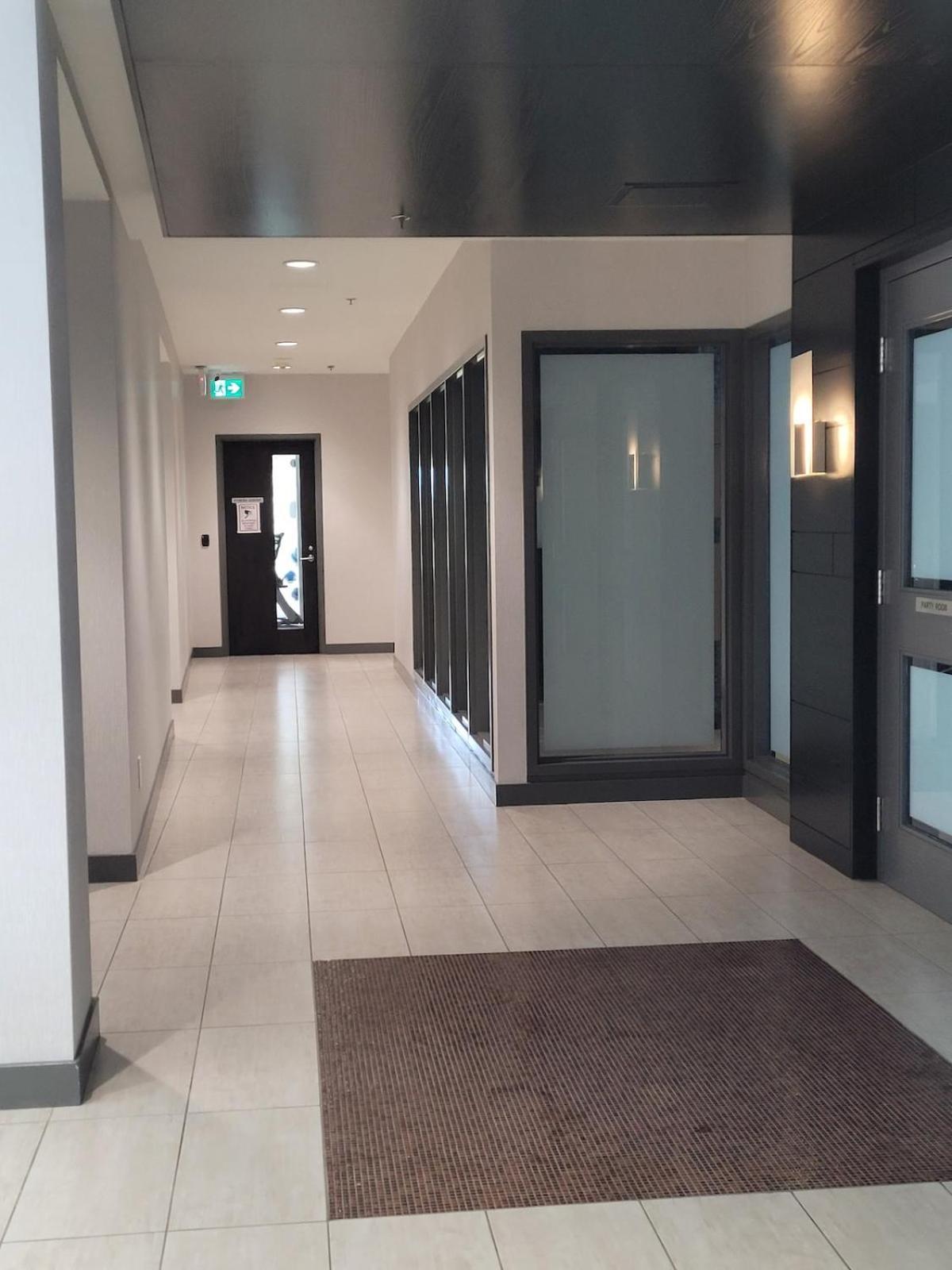 Downtown Spacious Lakeview 2 Beds Salt Water Pool Gym Free Parking