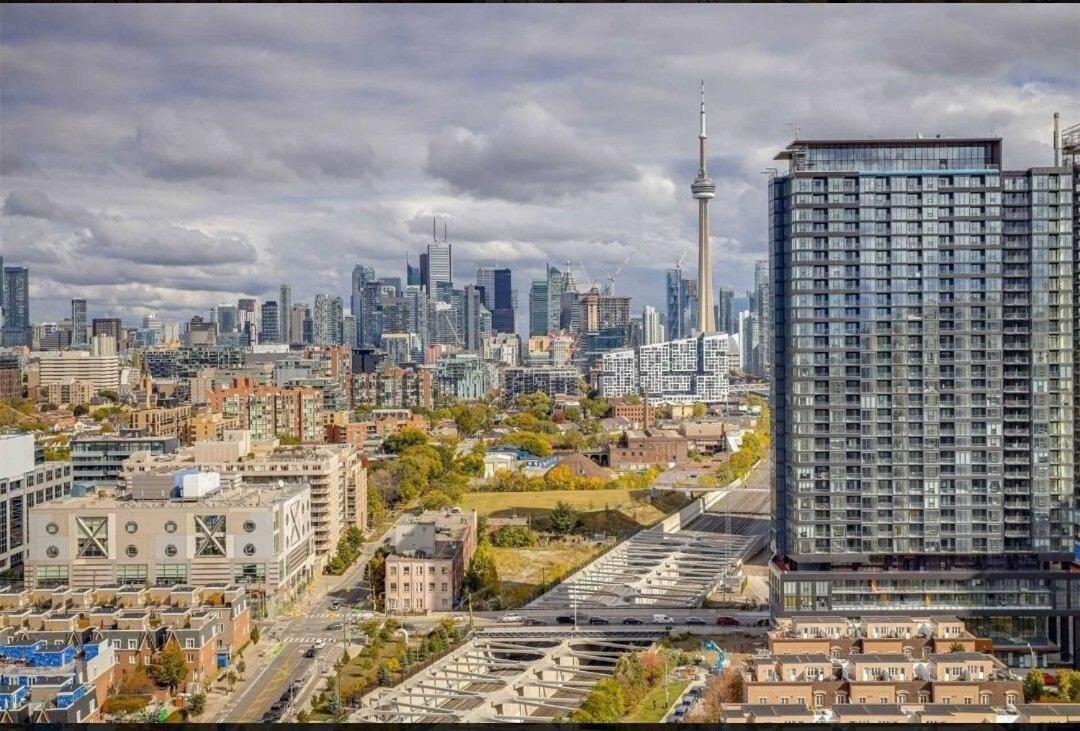 Downtown Spacious Lakeview 2 Beds Salt Water Pool Gym Free Parking Apartment