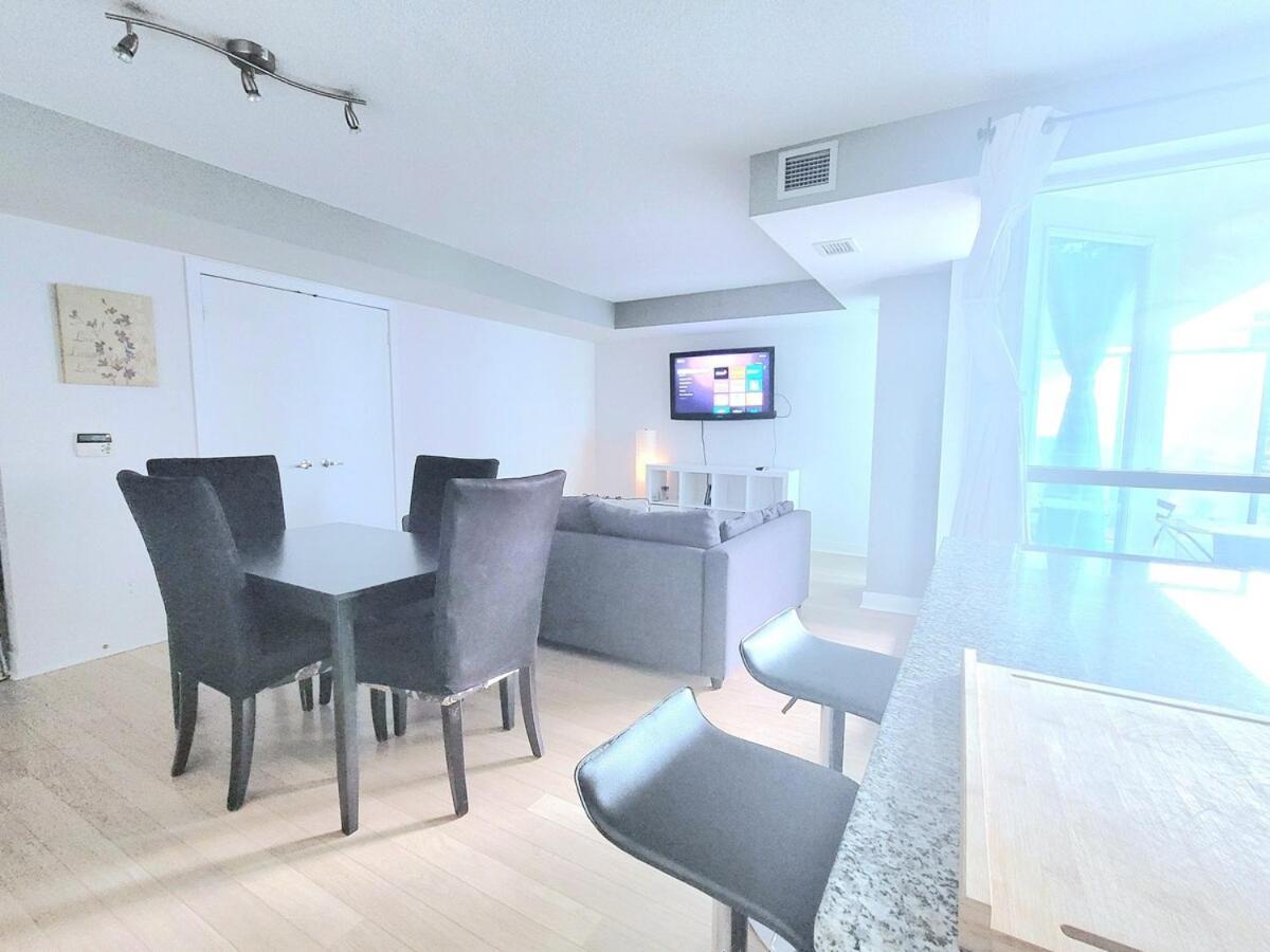 Apartment Downtown Spacious Lakeview 2 Beds Salt Water Pool Gym Free Parking Toronto