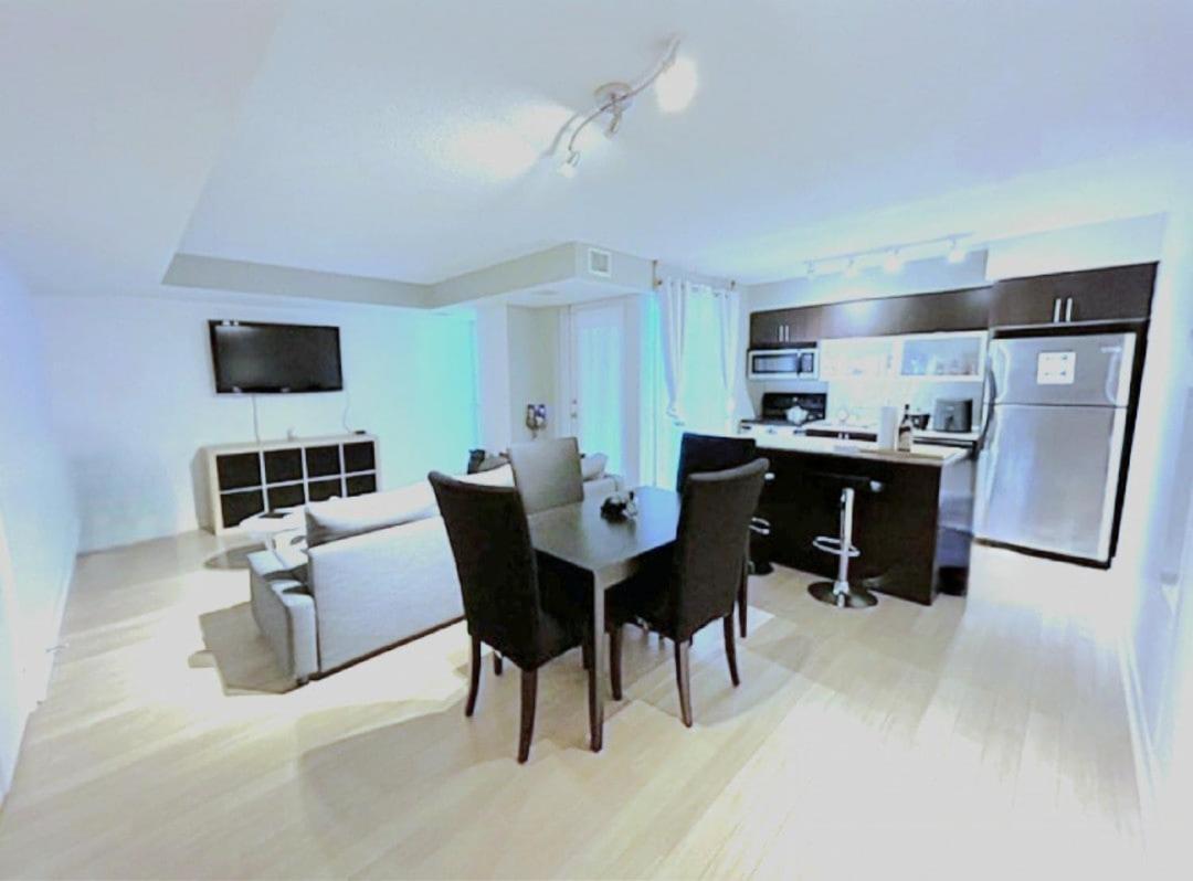 Downtown Spacious Lakeview 2 Beds Salt Water Pool Gym Free Parking Apartment Toronto