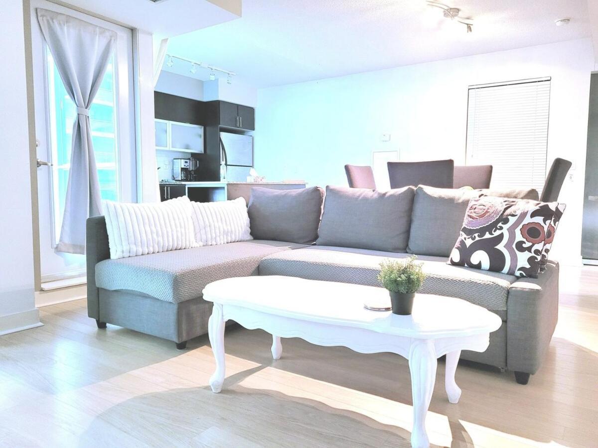 Downtown Spacious Lakeview 2 Beds Salt Water Pool Gym Free Parking Apartment *