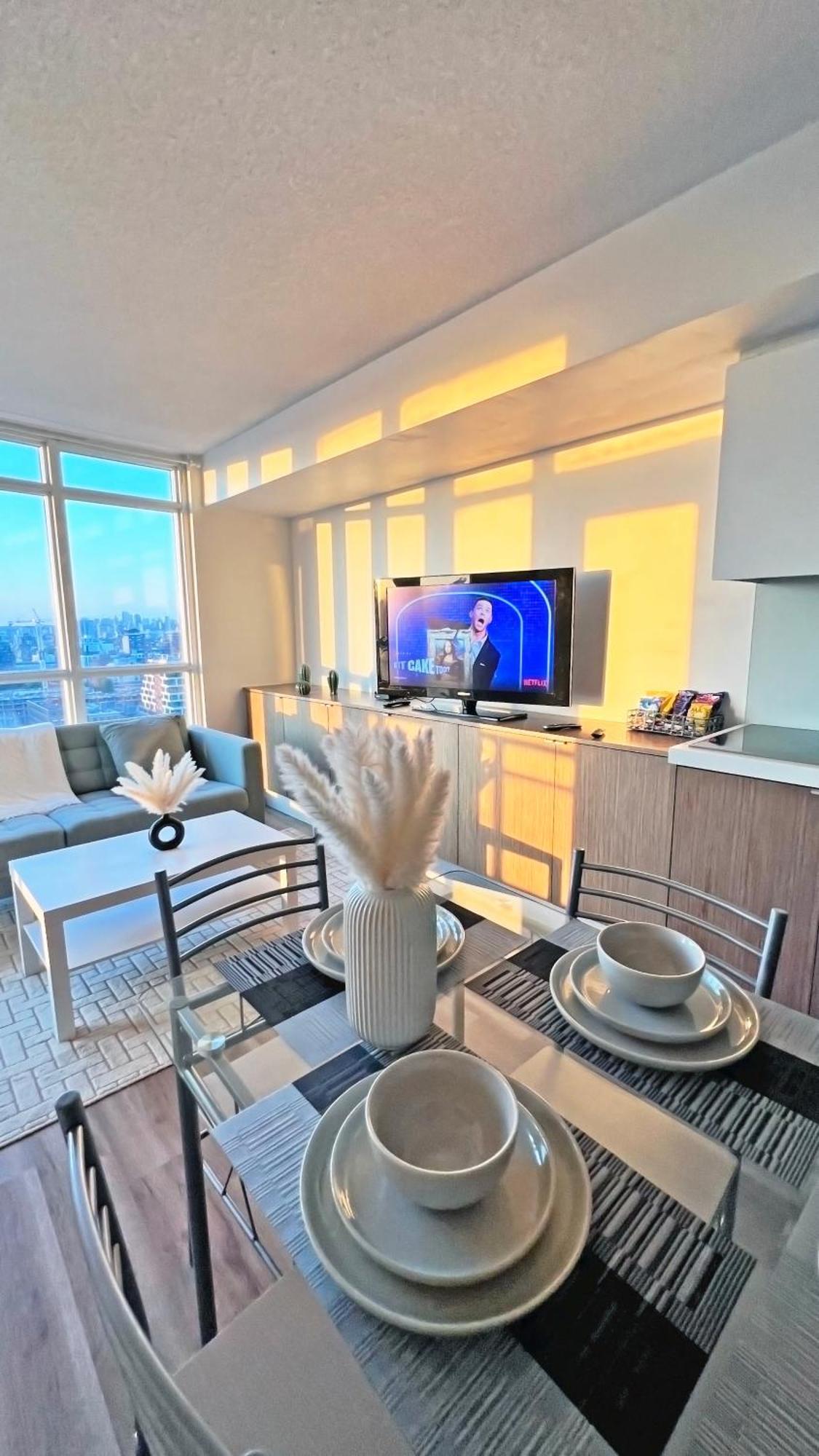 Downtown Oasis-luxury With Balcony & Free Parking