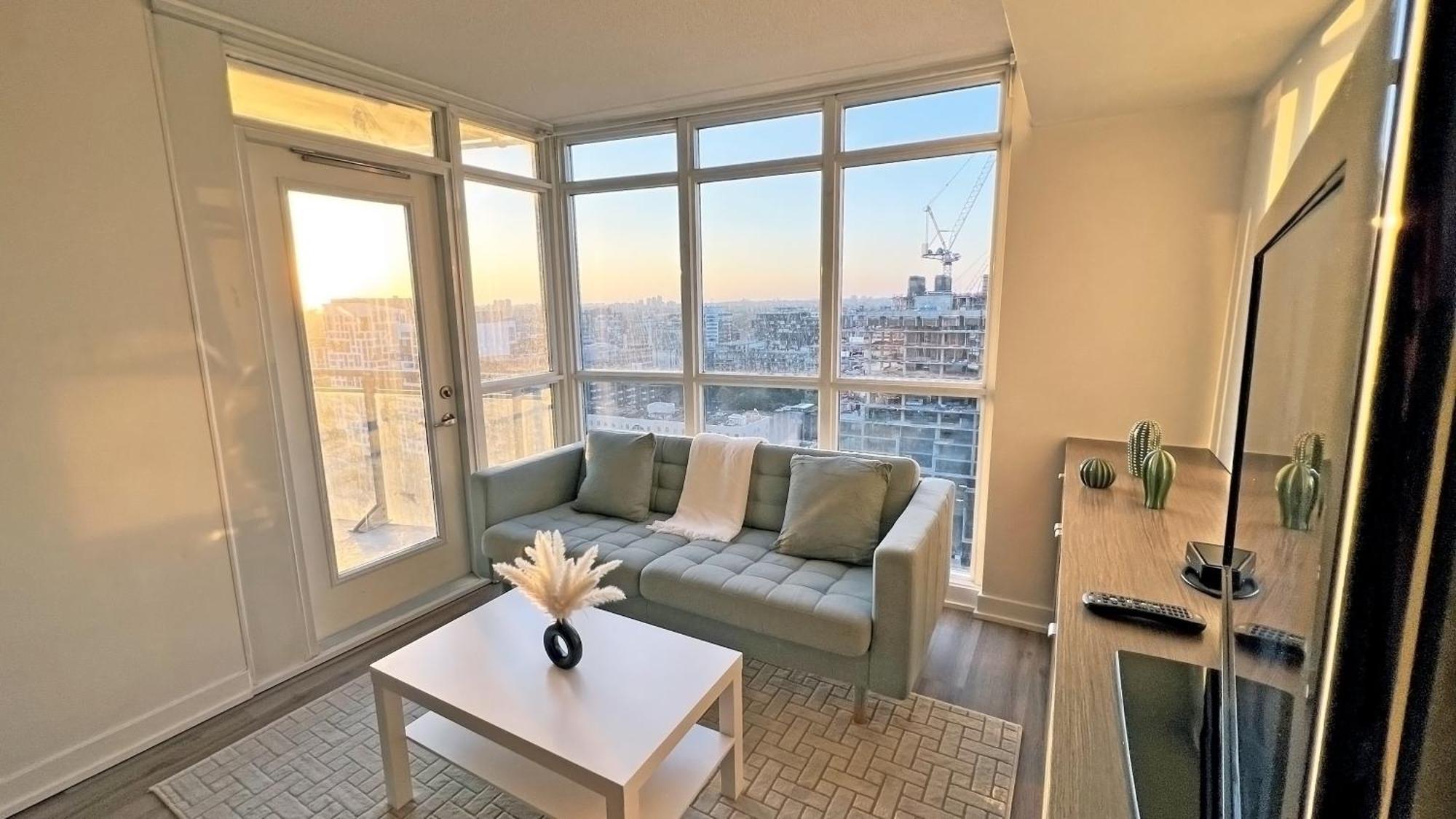 Downtown Oasis-luxury With Balcony & Free Parking *
