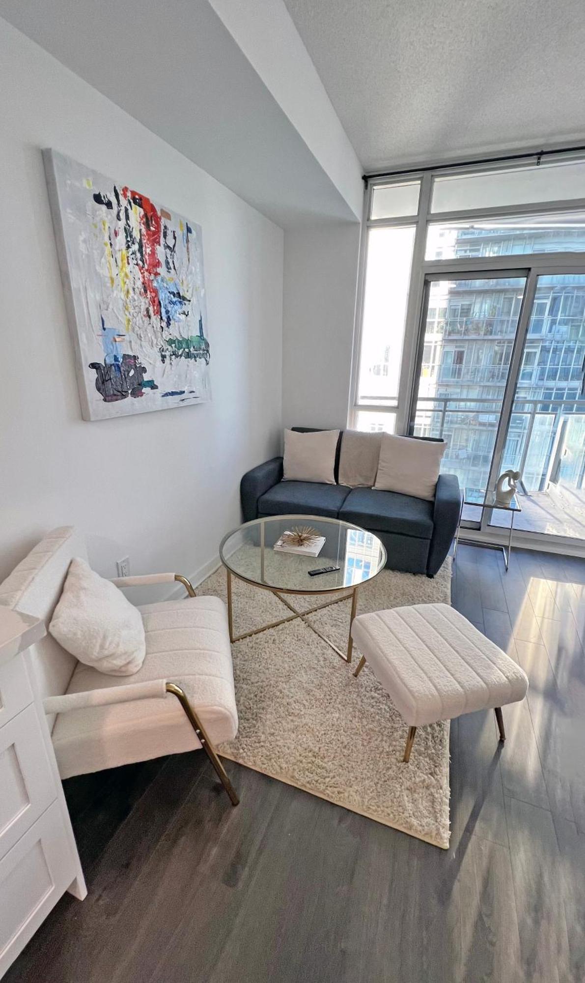 Apartment Downtown Oasis-luxury With Balcony & Free Parking