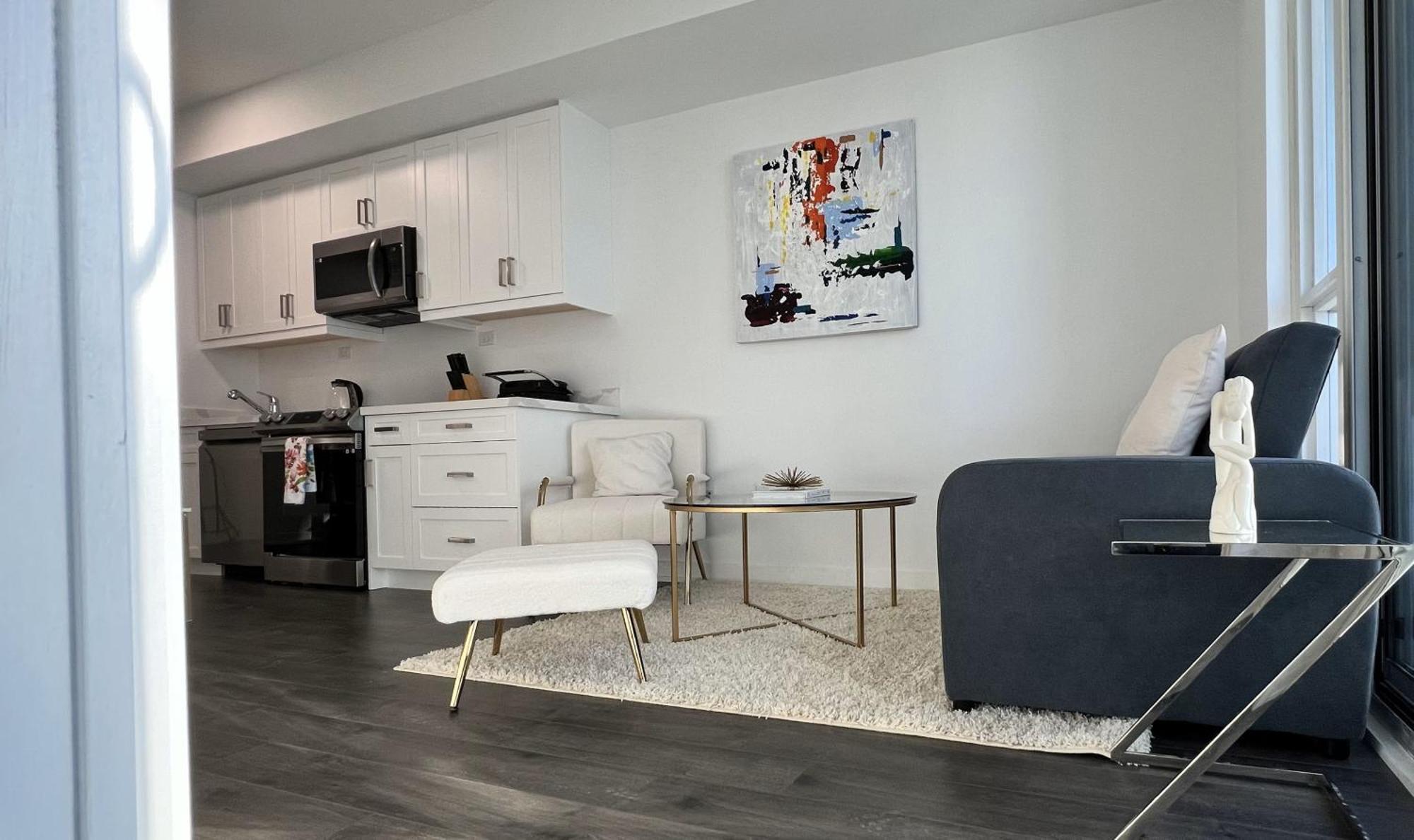 Downtown Oasis-luxury With Balcony & Free Parking Toronto