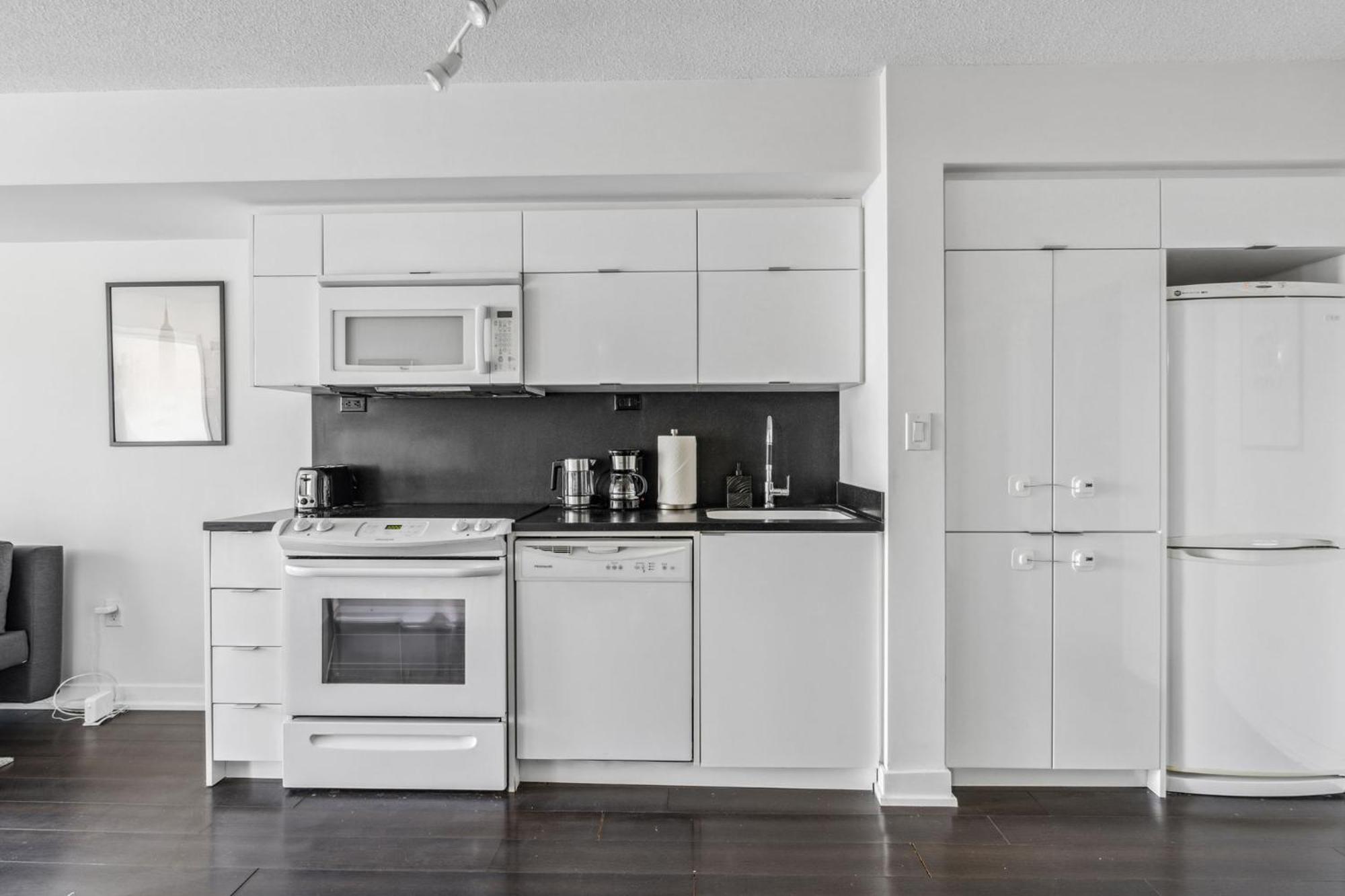 Elegant Condo, Views , Cityplace Downtown