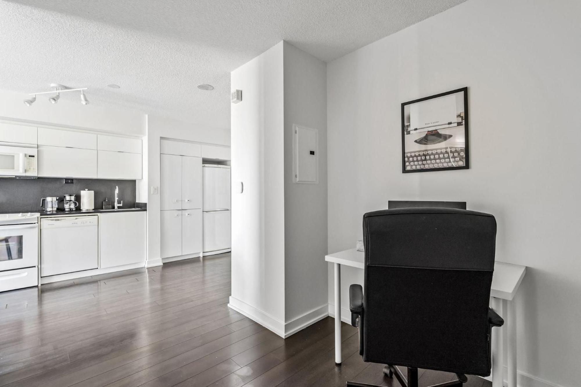 Apartment Elegant Condo, Views , Cityplace Downtown
