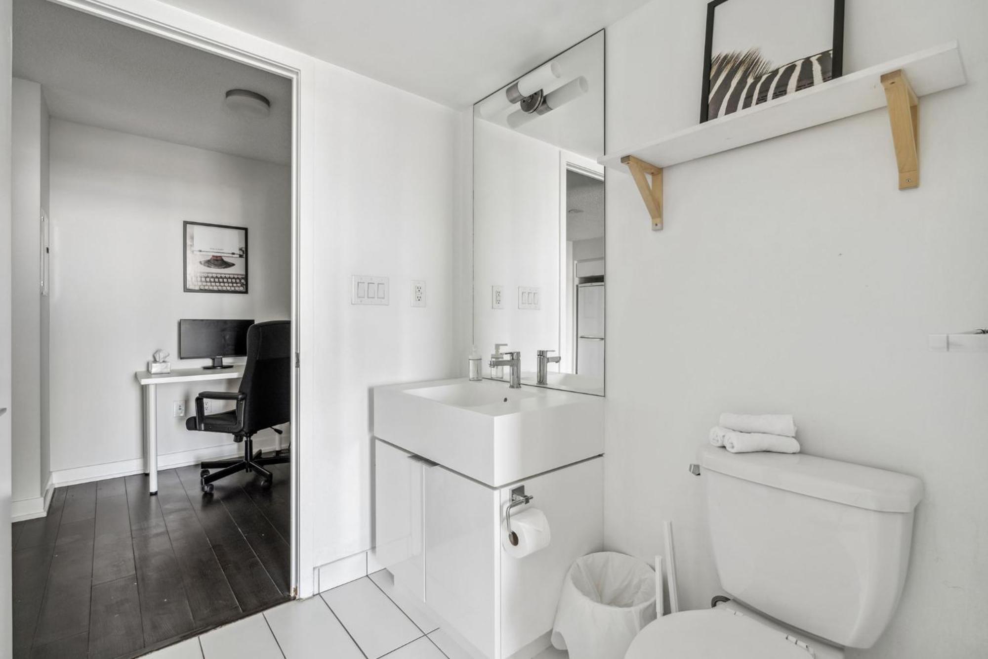 Elegant Condo, Views , Cityplace Downtown Apartment *