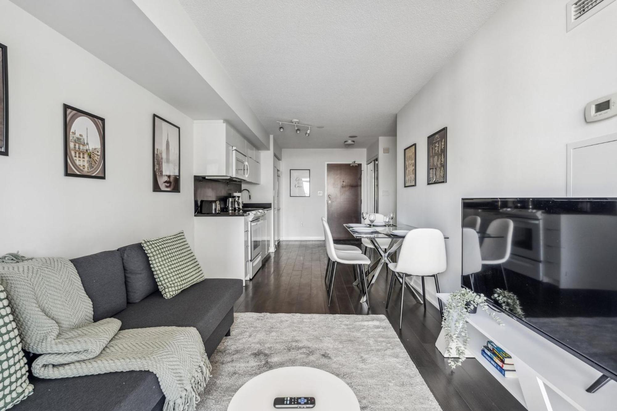 Apartment Elegant Condo, Views , Cityplace Downtown