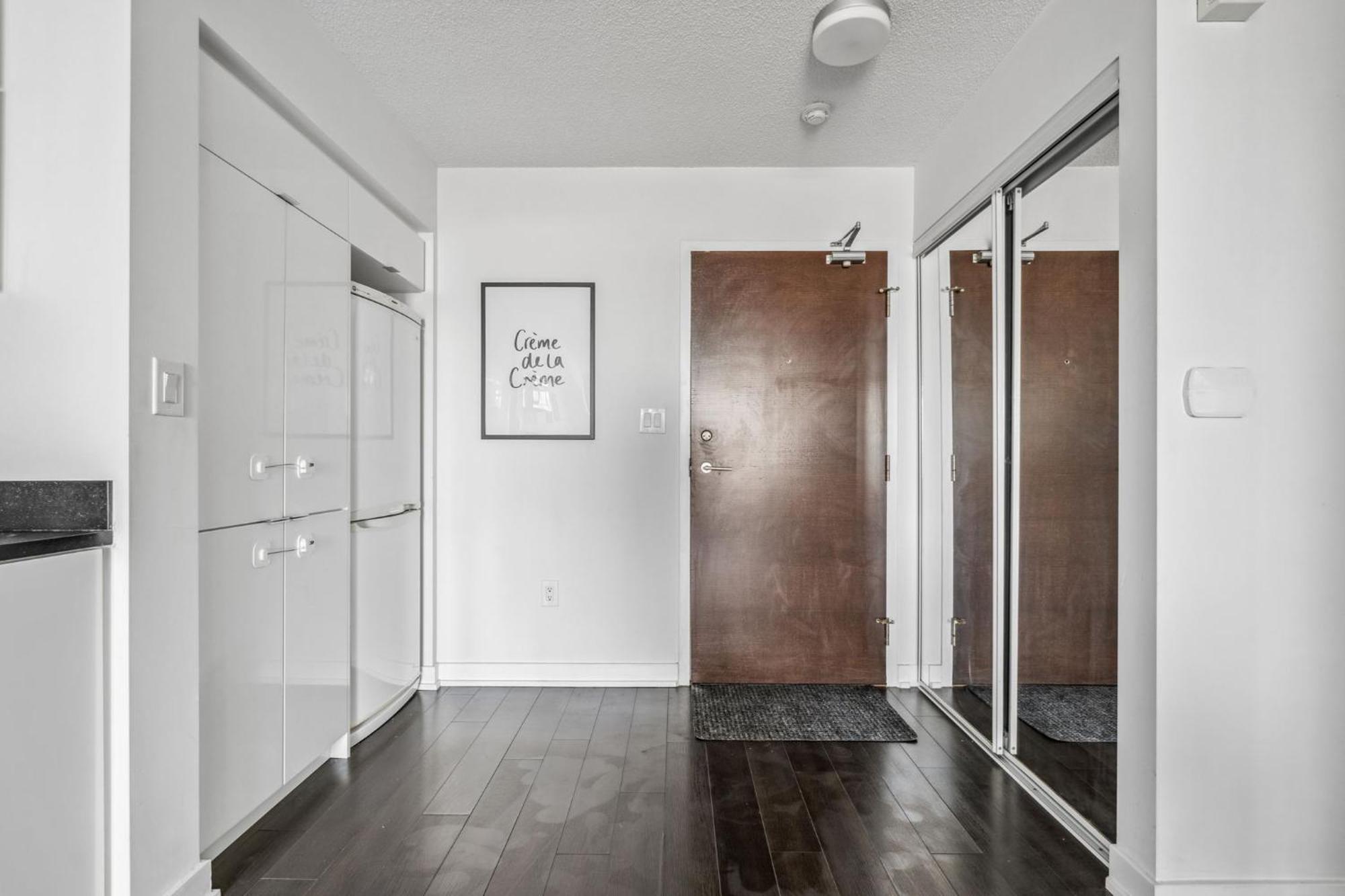 Elegant Condo, Views , Cityplace Downtown