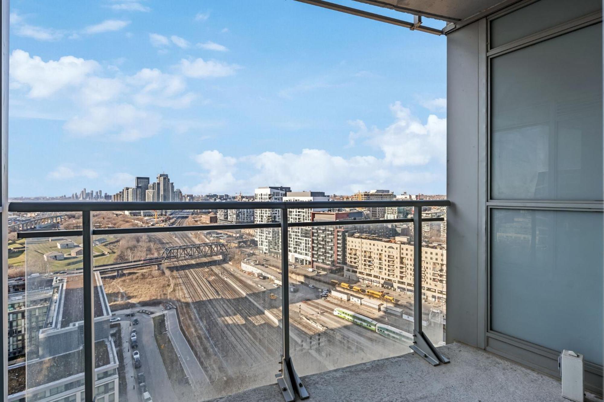 Apartment Elegant Condo, Views , Cityplace Downtown
