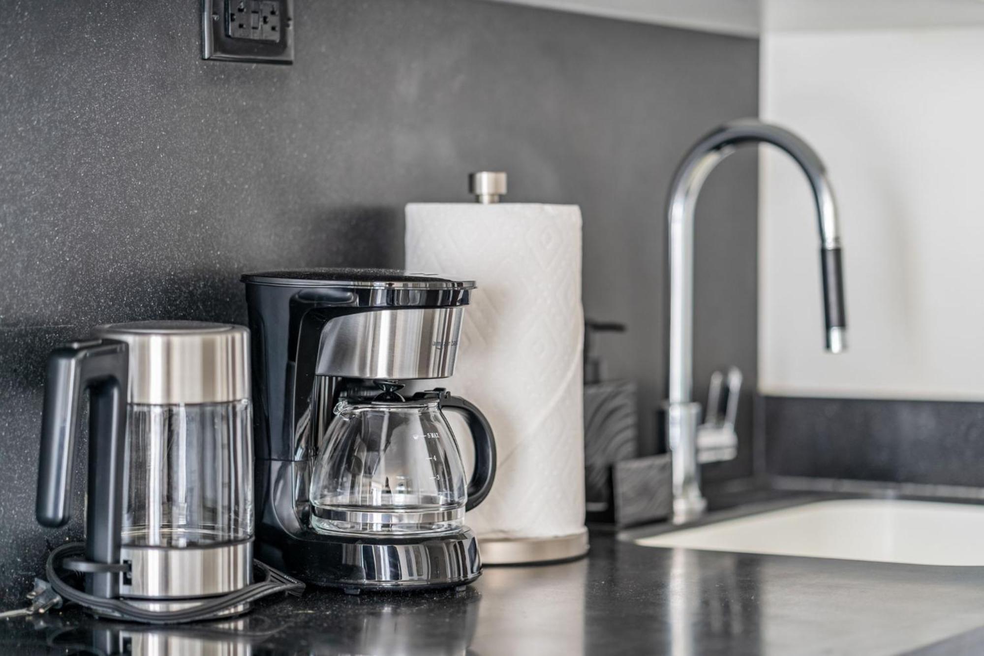 Elegant Condo, Views , Cityplace Downtown Toronto