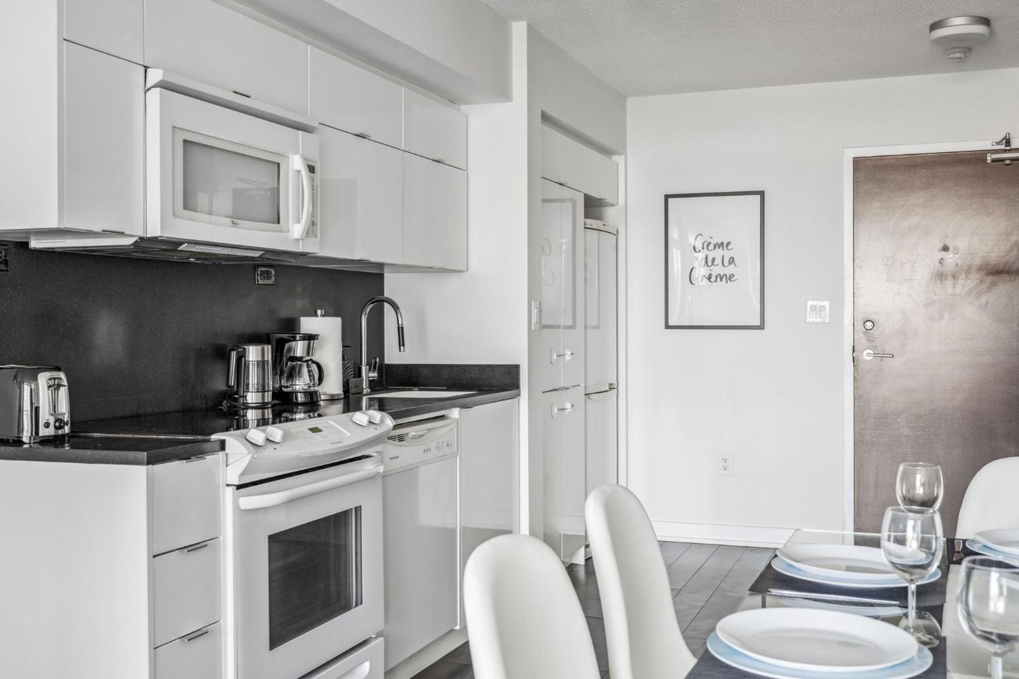 Apartment Elegant Condo, Views , Cityplace Downtown