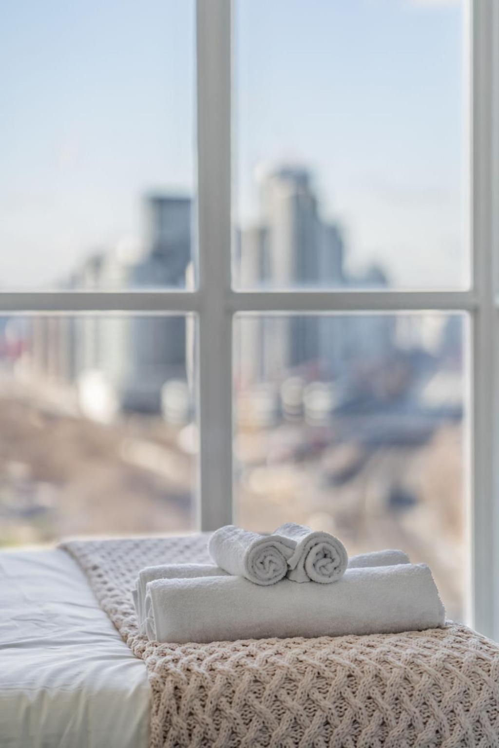 Apartment Elegant Condo, Views , Cityplace Downtown Toronto