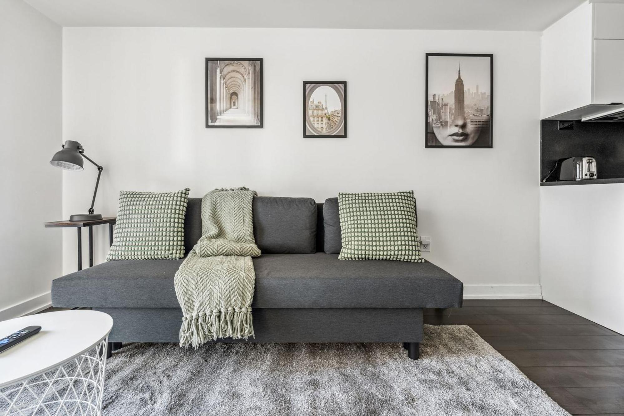 Elegant Condo, Views , Cityplace Downtown * Toronto