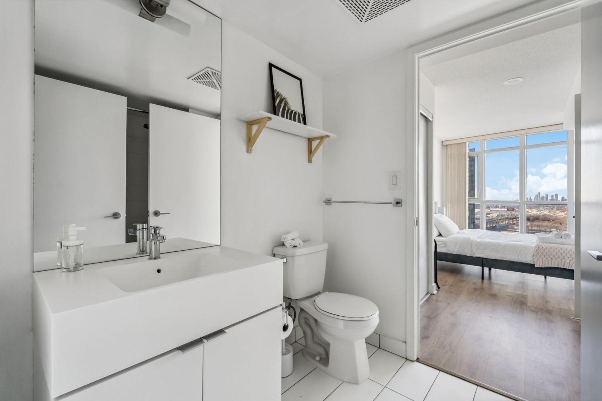 Elegant Condo, Views , Cityplace Downtown *