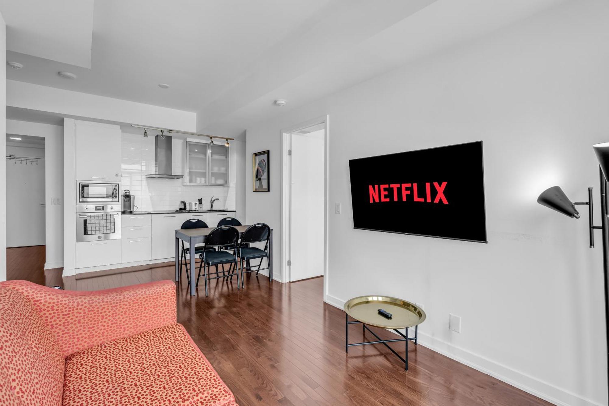 Elegant Rogers Center With 1 Free Parking Apartment