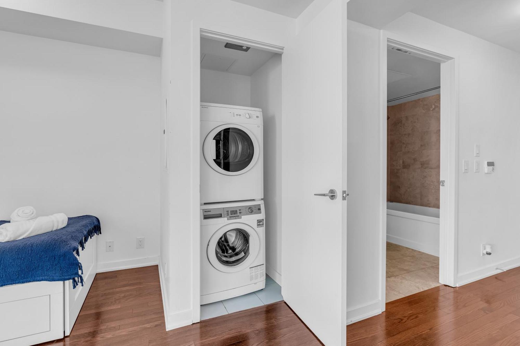 Elegant Rogers Center With 1 Free Parking Toronto