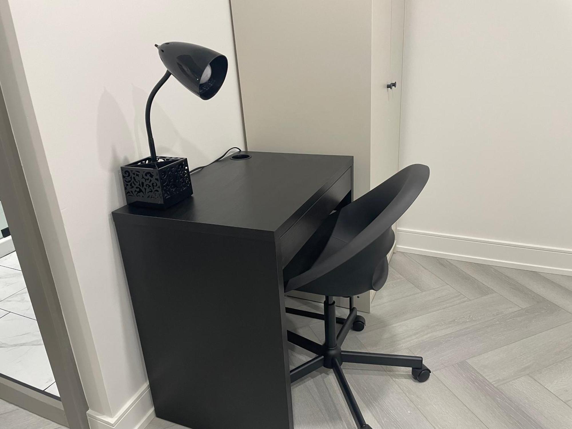 Cozy Basement With Free Parking In