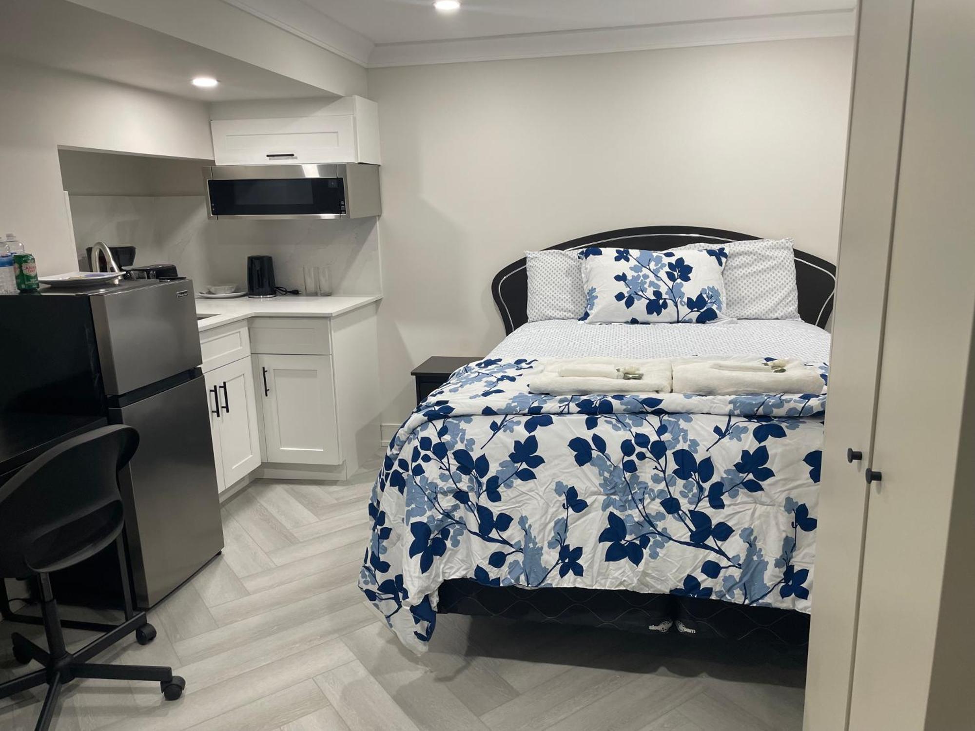 Homestay Cozy Basement With Free Parking In *