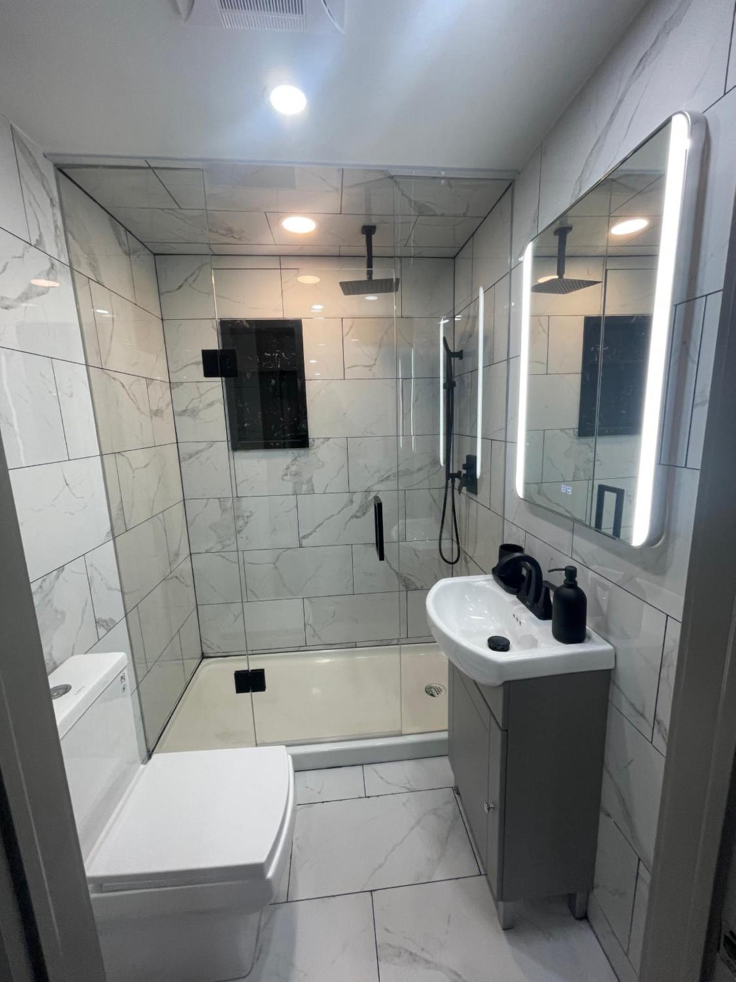 Cozy Basement With Free Parking In Toronto