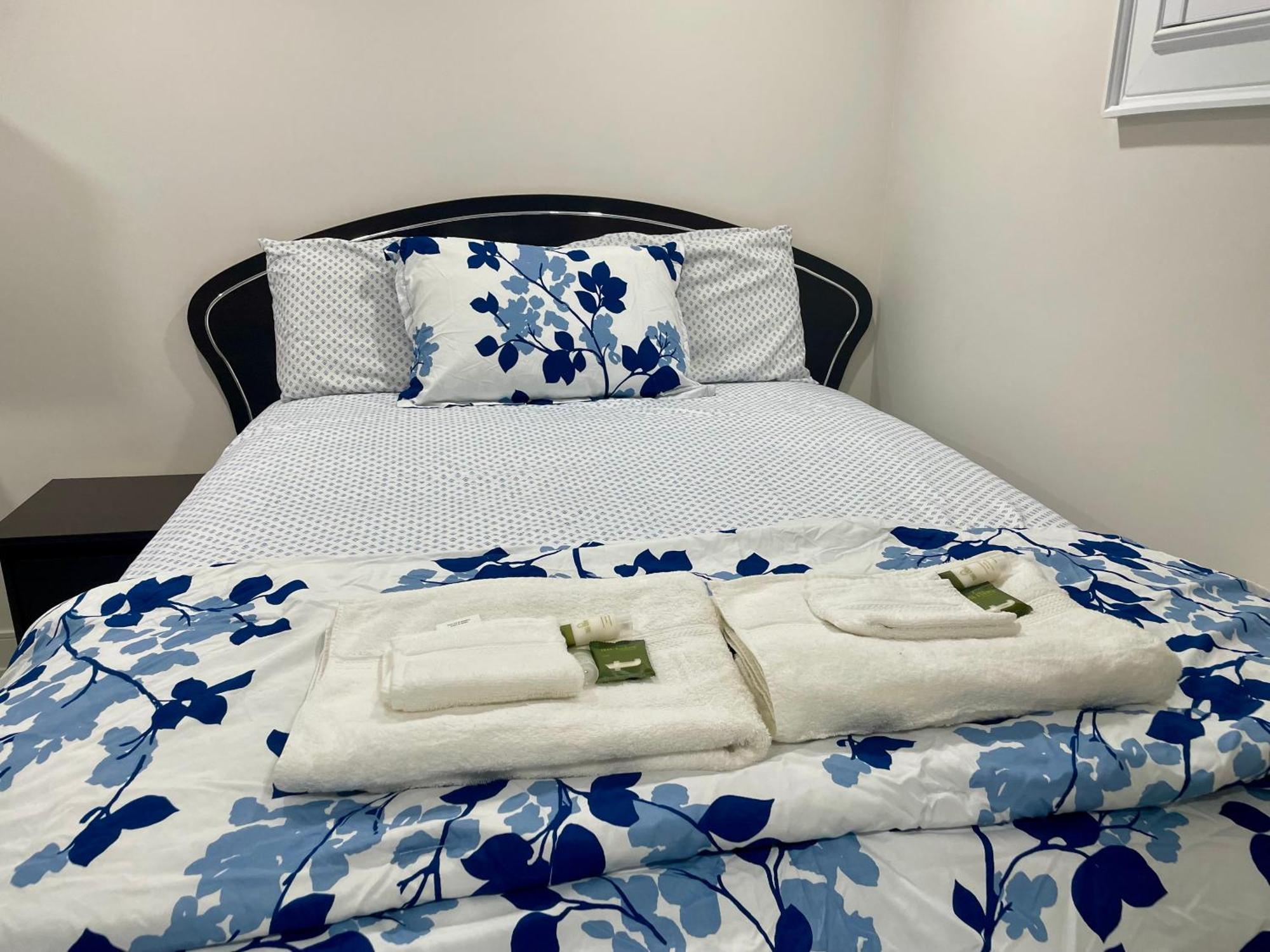 Homestay Cozy Basement With Free Parking In