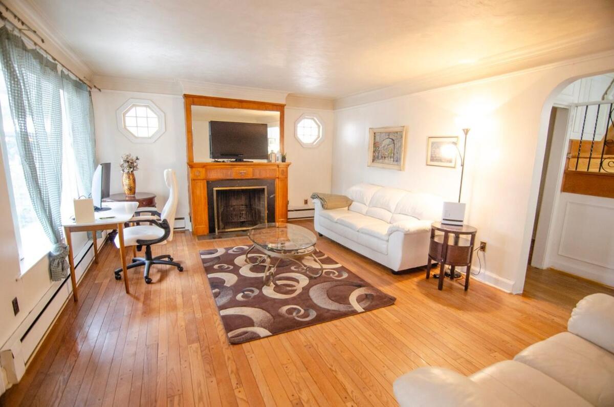 Apartment Entire House In Heart Of North York In The Nature Toronto