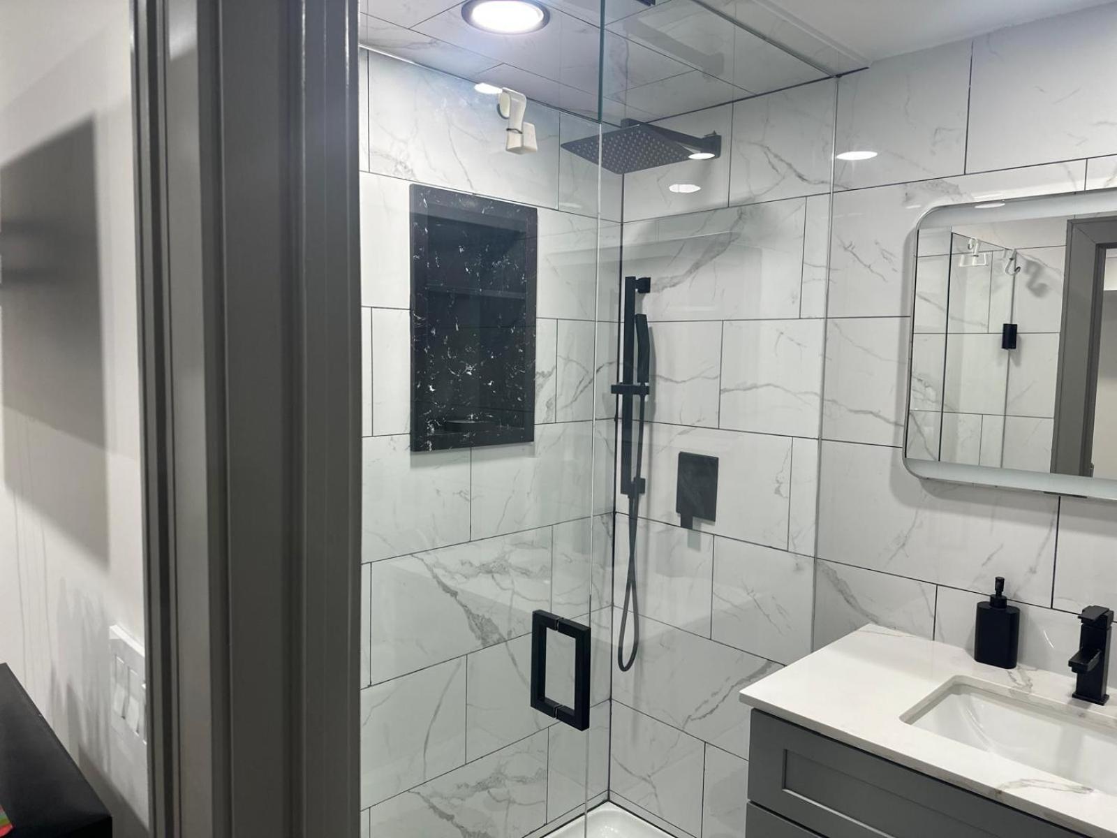 Homestay Cozy Basement With Free Parking In Toronto