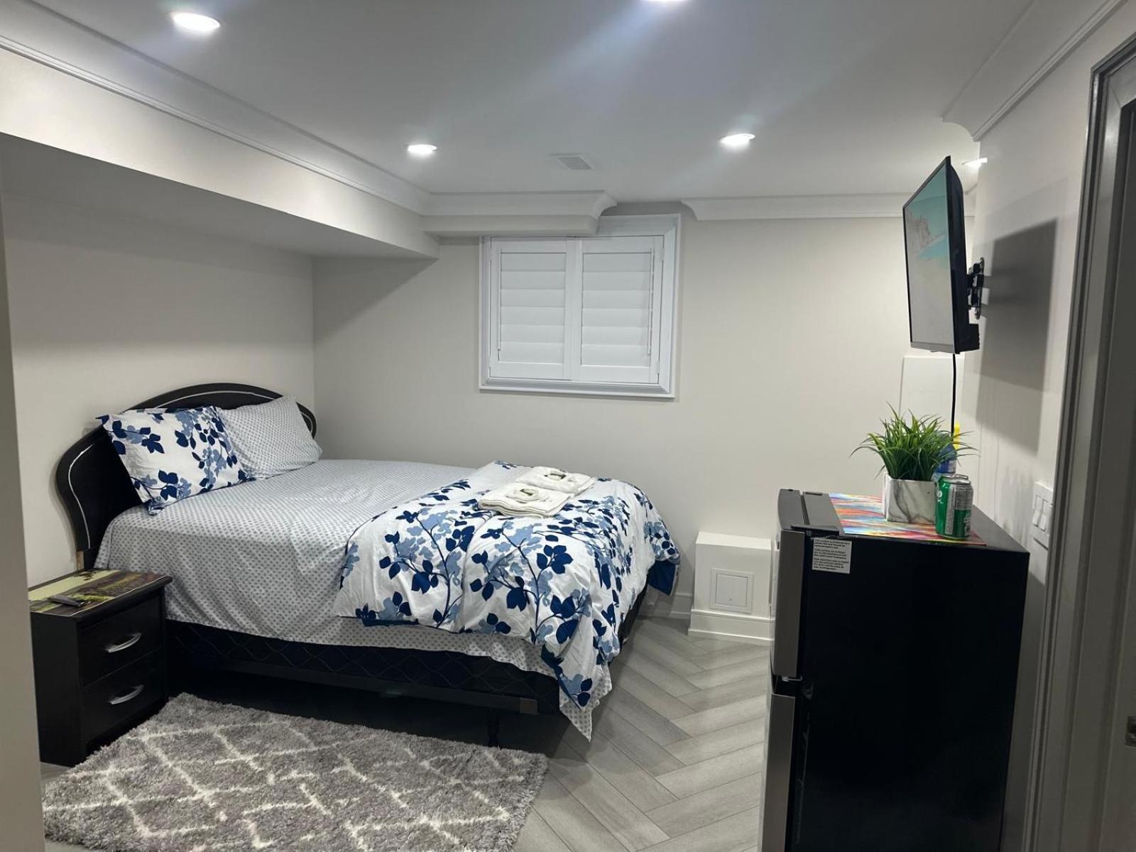 Cozy Basement With Free Parking In Homestay Toronto