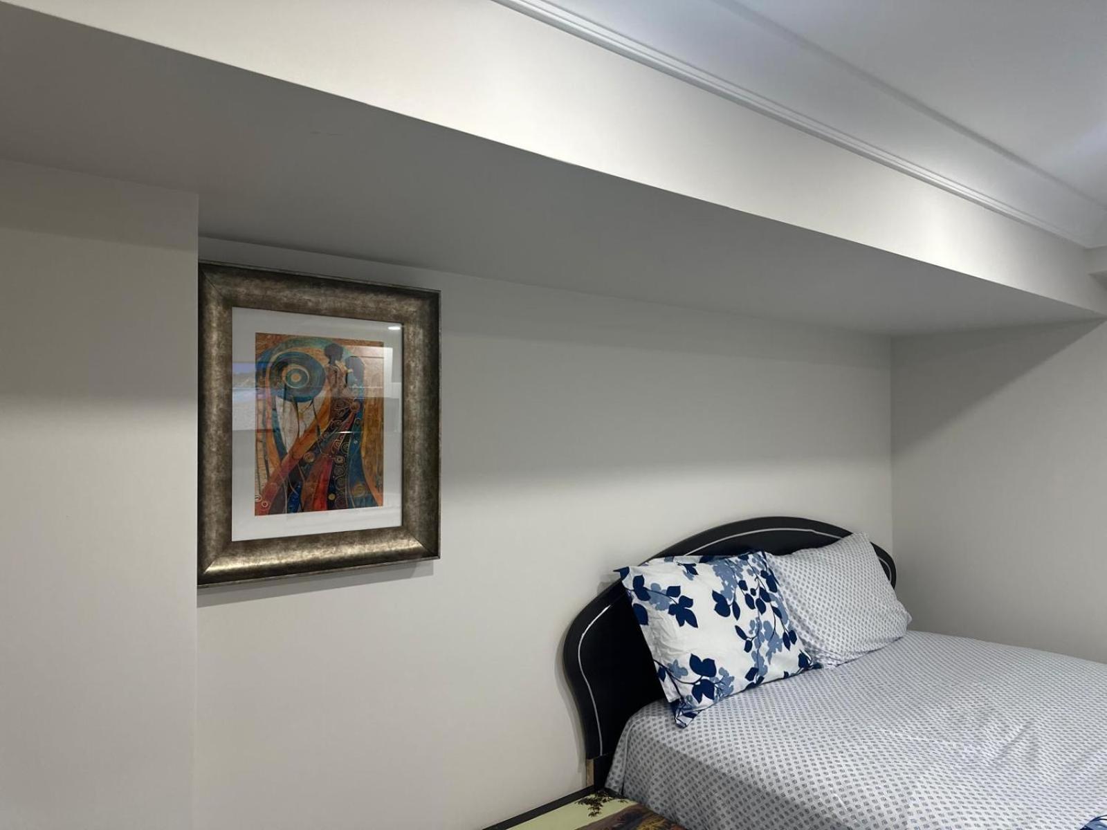 Cozy Basement With Free Parking In Homestay