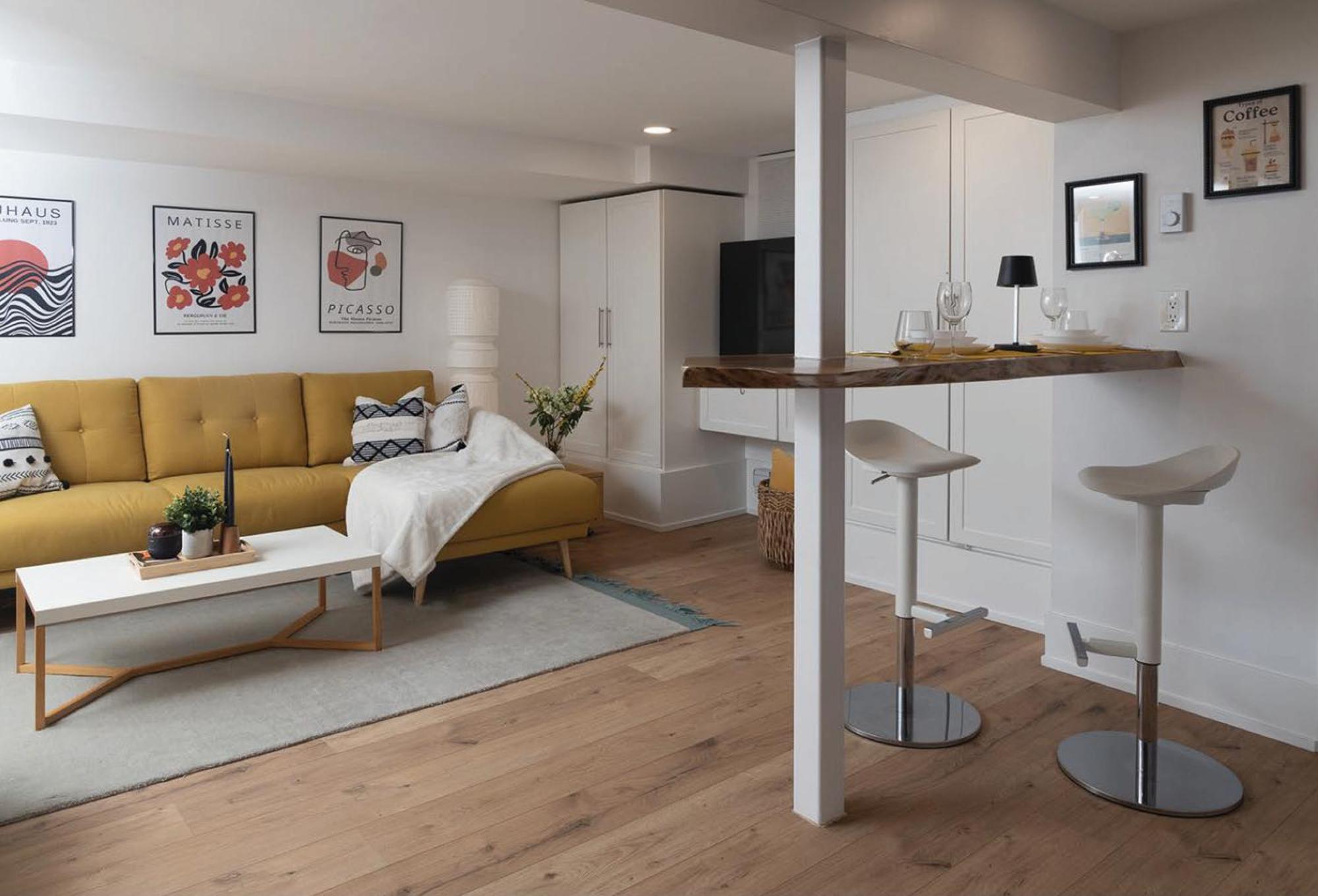 Apartment Chaplin Crescent *